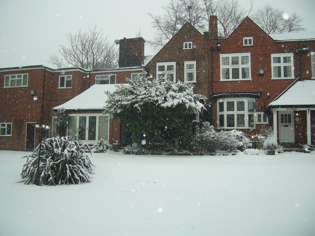 Barons Court Hotel Wolverhampton Exterior photo