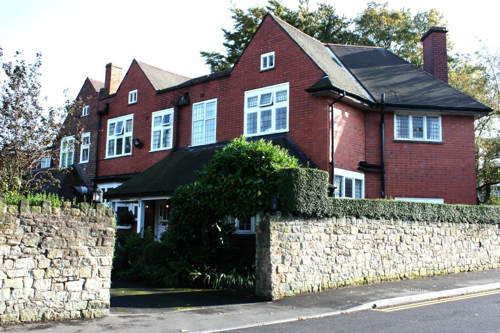 Barons Court Hotel Wolverhampton Exterior photo