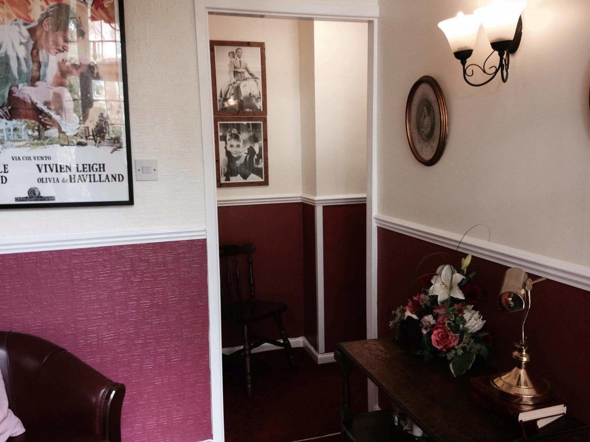 Barons Court Hotel Wolverhampton Exterior photo